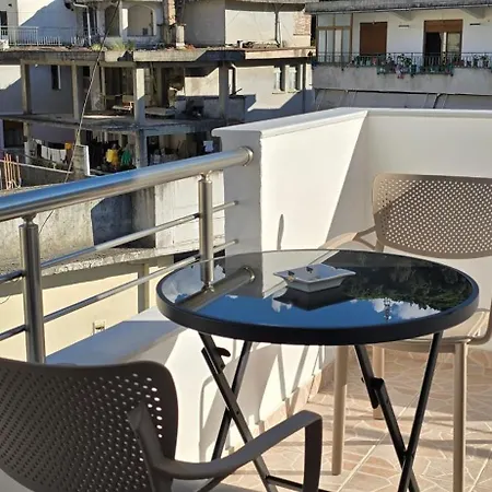 Mecani * ジロカストラ